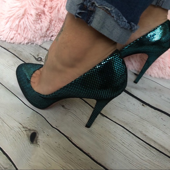 Christian Louboutin Shoes - Christian Louboutin Declic metallic turquoise pump